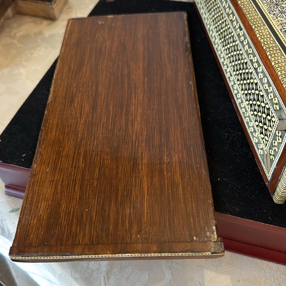 Vintage handcrafted Egyptian Inlay Wood & Mother of Pearl Tissue Box – 11" - Picture 8 of 9